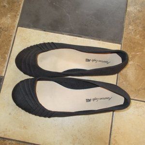 American Eagle Black Flats Women`s Size 10W